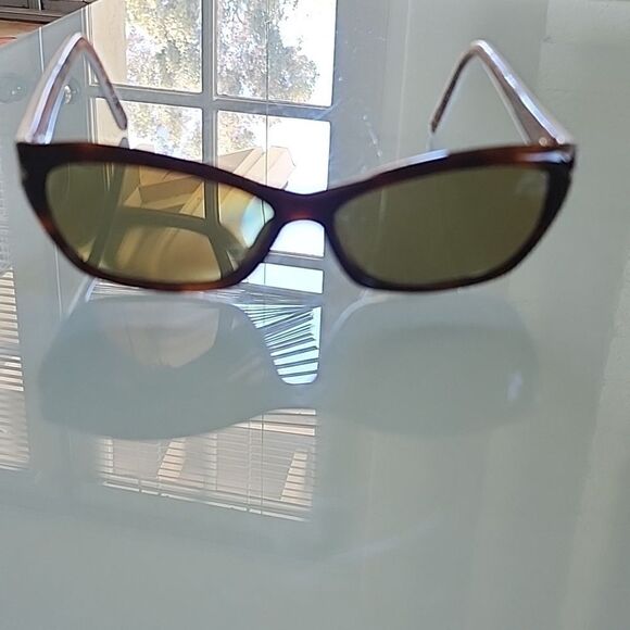 Givenchy Vintage VGV 869 Cat Eye Y2K Retro 60\'s Sunglasses  main image 3